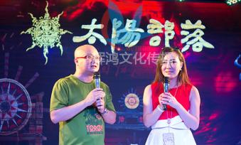 著名演員(yuán)(夏嘉偉)和影視歌手王淑妍一(yī)起